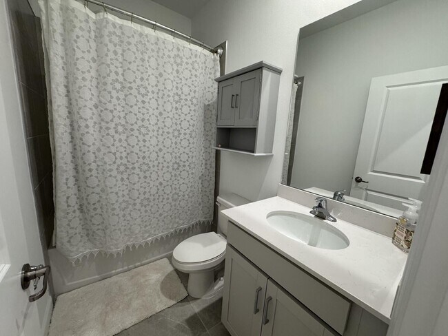 Building Photo - 14083 SW Thorens Dr