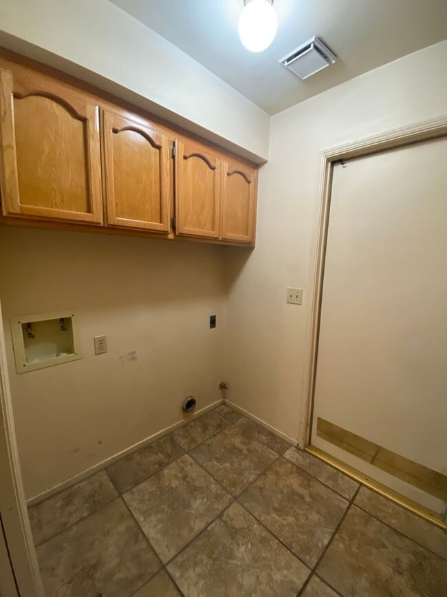 Building Photo - Get ready for Summer in this 3 BD 2 BA SW home with a Pool on a corner lot