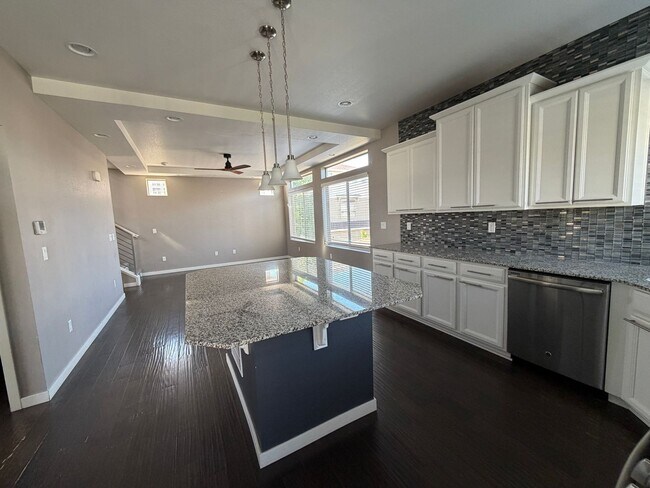 Building Photo - Beautiful Home in the Heart Of Castle Rock
