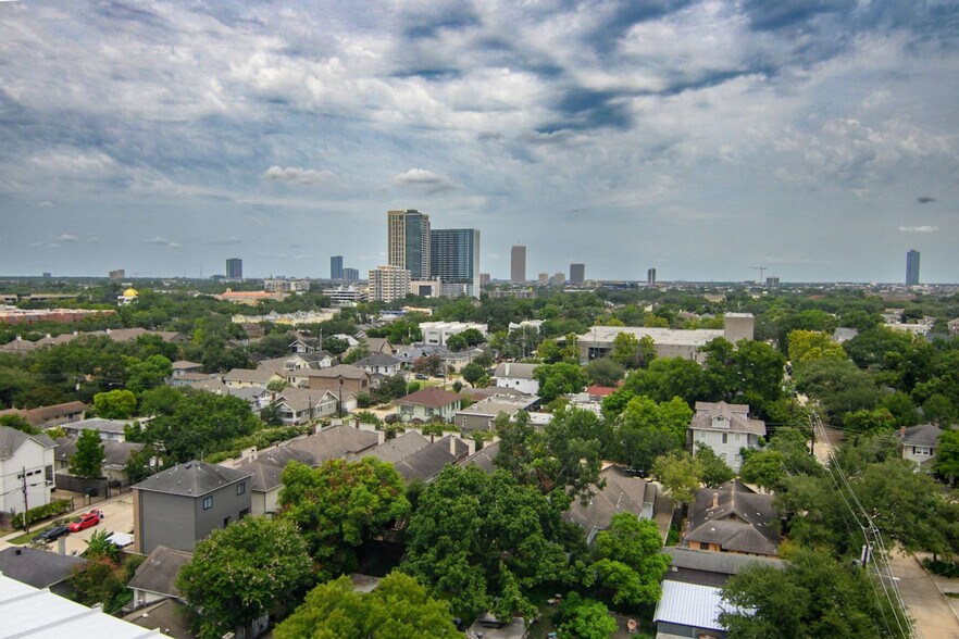 Building Photo - 701 Richmond Ave.