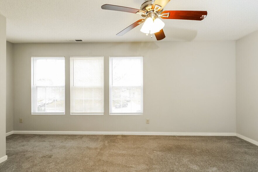 Building Photo - 1907 Dunsmore Ln