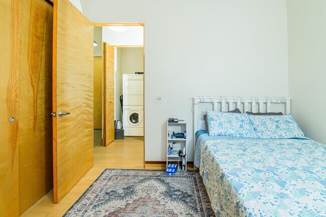 Building Photo - 213 N Walnut St