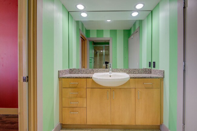 Building Photo - COMING SOON! Affordable Comfort: 1BR/1BA C...
