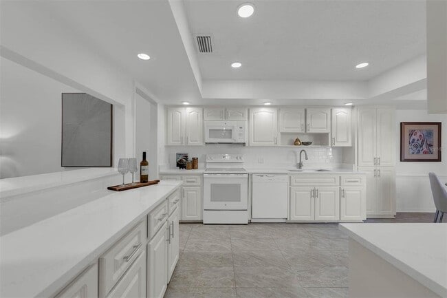 Building Photo - 123 Golf Club Dr