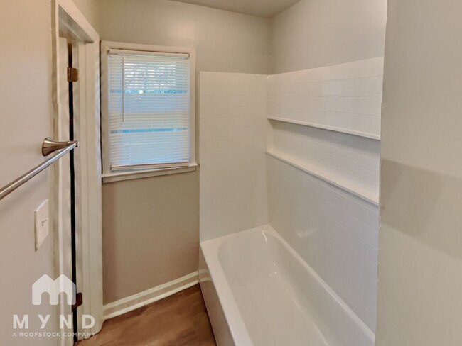 Building Photo - 3700 Braden Dr