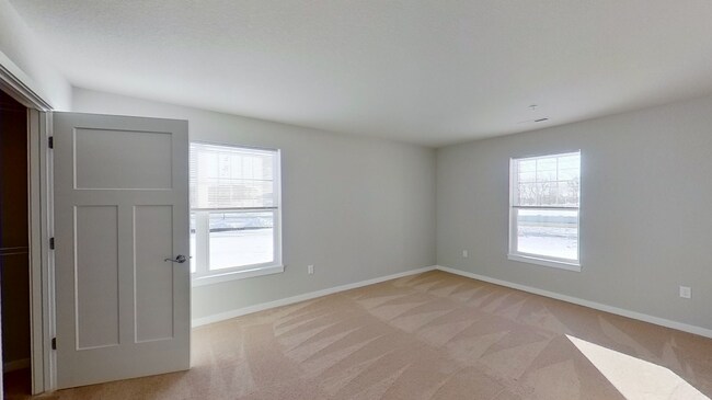 Building Photo - Like New Condo Style Lower 2 Bedroom 2 Bathroom plus Den Apartment