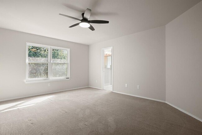 Building Photo - 17841 Park Valley Dr