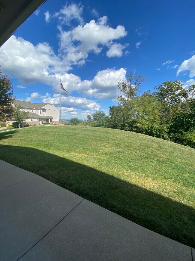 Building Photo - 313 Riverscape Ct