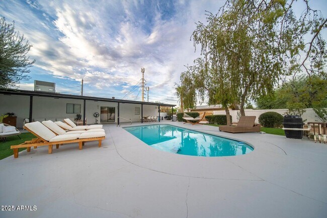 Building Photo - 11470 N 64th St