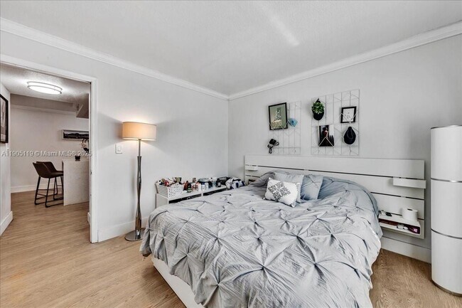 Building Photo - 9225 SW 87th Ave