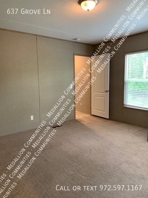 Building Photo - 637 Grove Ln