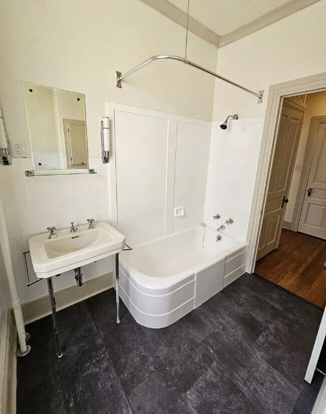 Building Photo - 748 Madison Ave