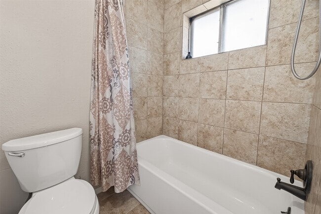 Building Photo - 22607 Fincastle Dr