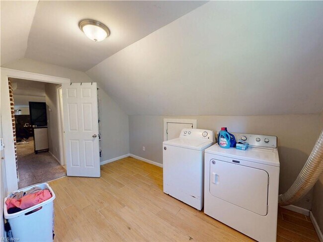 Building Photo - 3423 Beechwood Ave