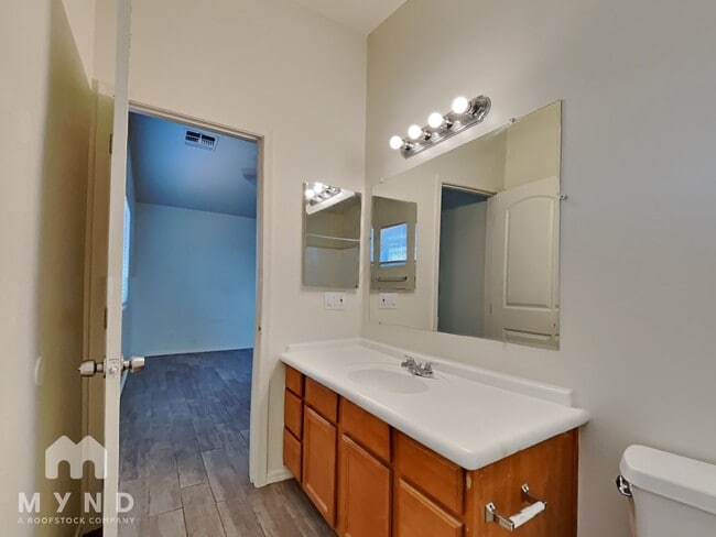 Building Photo - 3745 W Medlock Dr