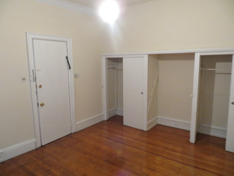 Building Photo - 328 S 43rd St