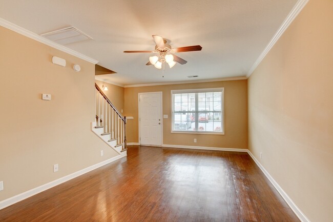 Building Photo - Beautiful Town Home Across From Tennova an...