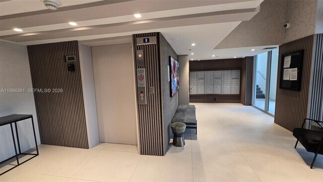 Building Photo - 9261 E Bay Harbor Dr