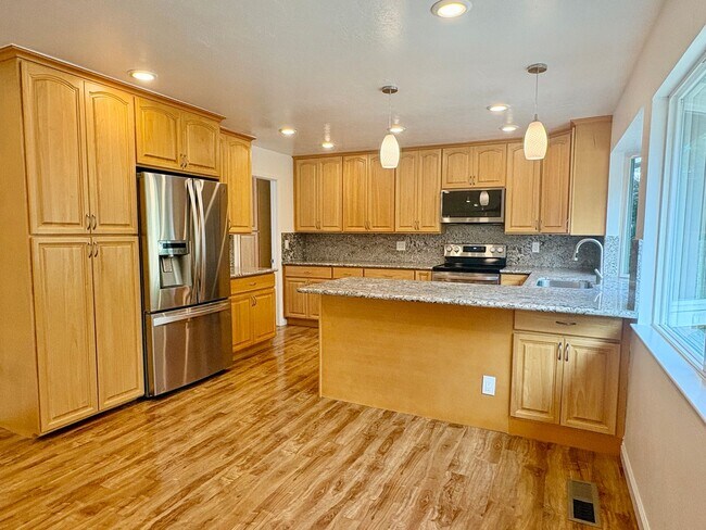 Building Photo - Welcome Home to Your Next Chapter in Almaden Valley