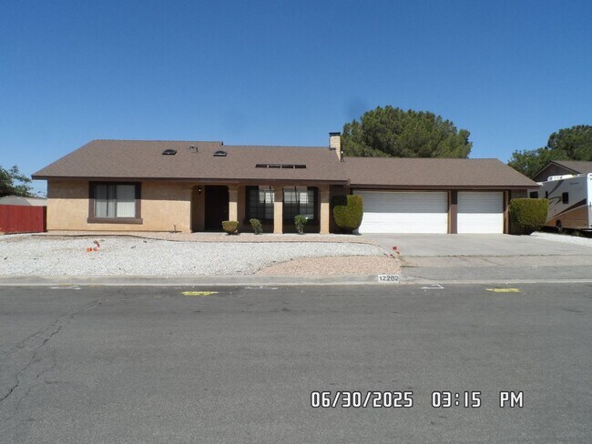 Building Photo - 3 Bedrooms, 2 Bathrooms, 3 Car Garage, Fir...