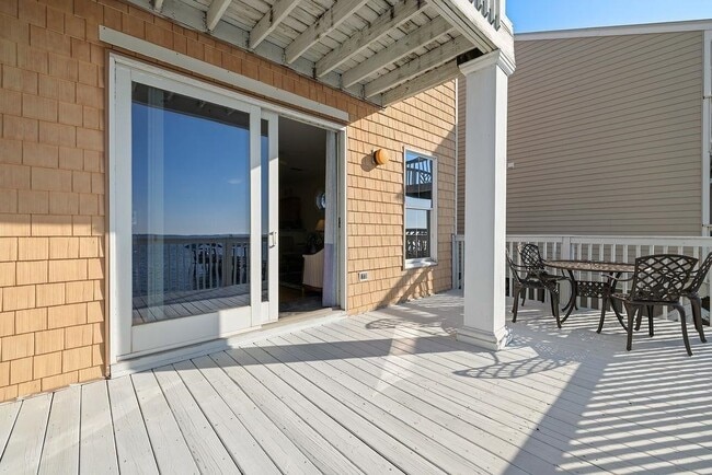 Building Photo - 9 Mashes Sands Rd