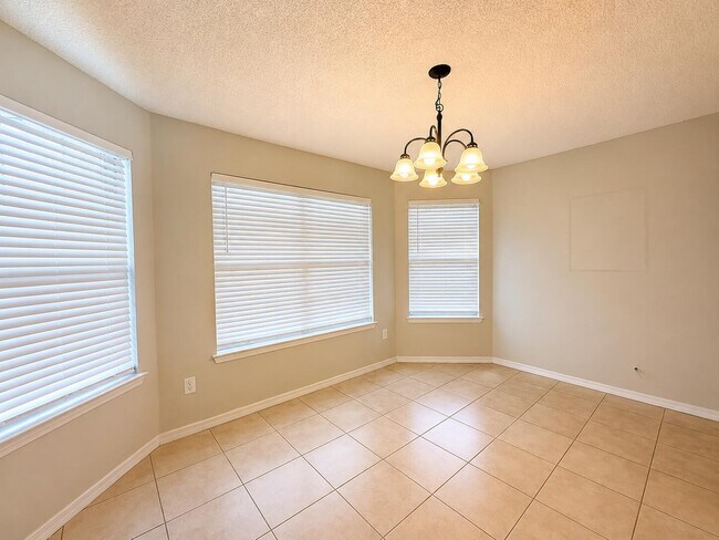 Building Photo - 2722 Shalimar Dr