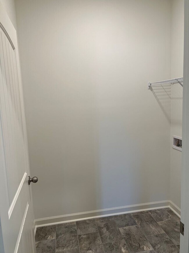 Building Photo - Newer 4BR / 2BA One-Level Home – Granite, Stainless Appliances, Large Backyard, Cul-de-Sac