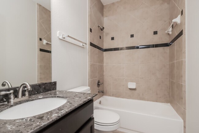 Building Photo - 511 Topsail Way