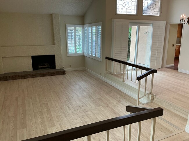 Building Photo - Charming 4 Bedroom 2 Bath 2 Story Home in the City of Fullerton