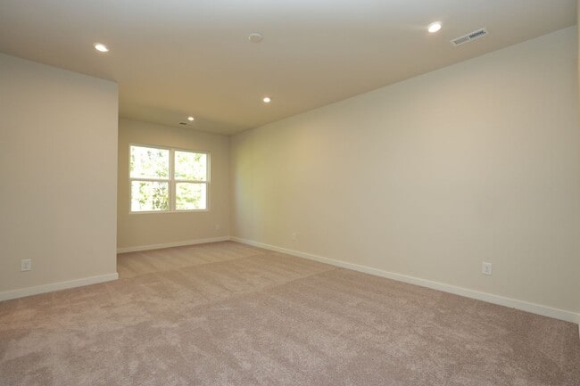 Building Photo - Coming Soon! 3 BR/3BA | New Toll Brothers Townhome | 1-Car Garage Parking | In Charlotte!
