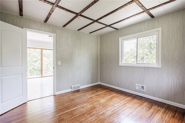 Building Photo - 26 Clearview Ave