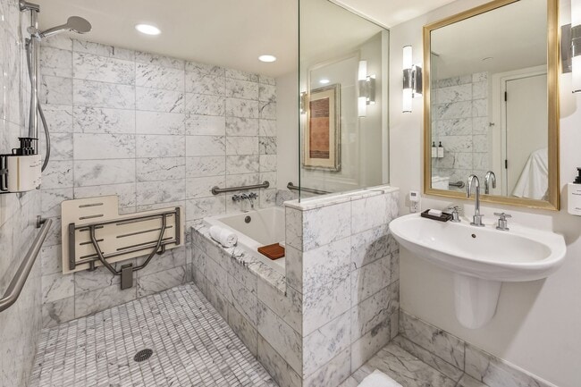 Building Photo - Spacious Waikiki Studio, One Block From Fort Derussy Beach