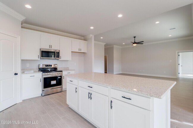 Building Photo - 15234 High Point Dr