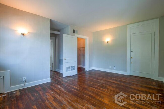 Building Photo - 678 Somerset Terrace NE