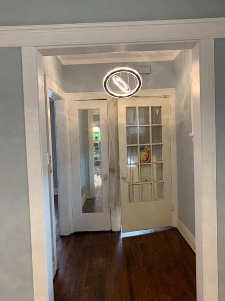 Primary Photo - 8109 S Dorchester Ave