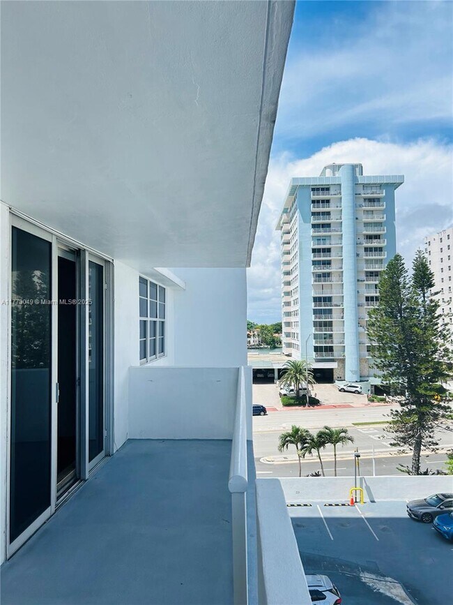 Building Photo - 5825 Collins Ave