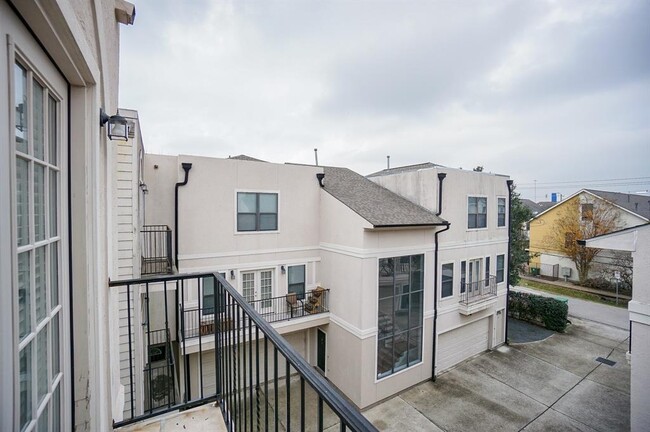 Building Photo - 4411 Koehler St