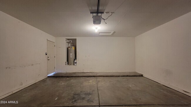 Building Photo - 3933 N 125th Dr