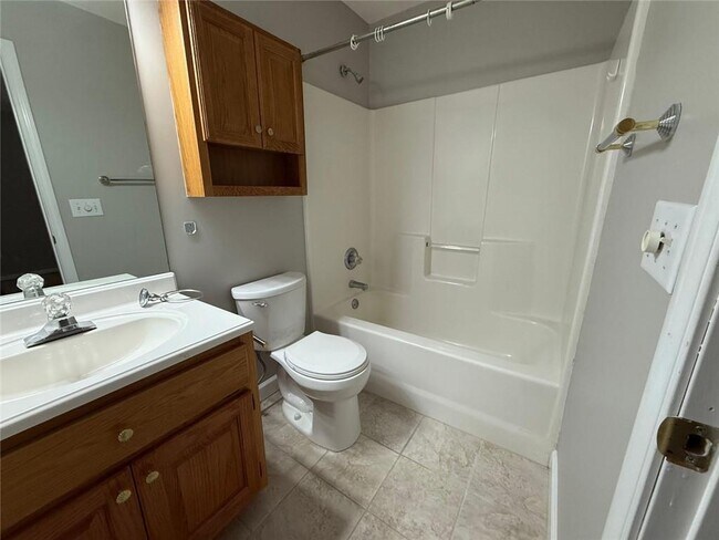 Building Photo - 6330 Oak View Dr