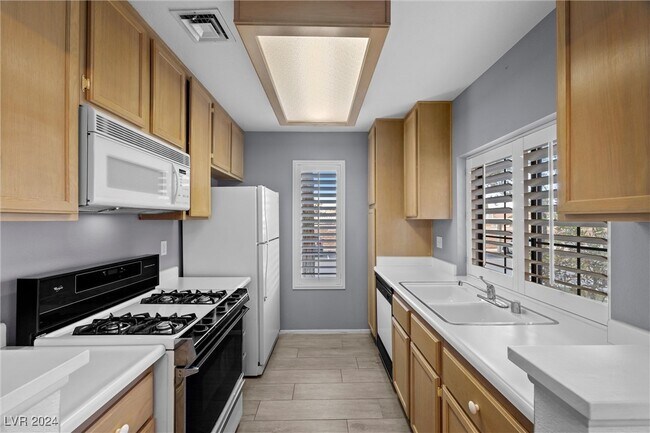 Building Photo - 4861 S Torrey Pines Dr