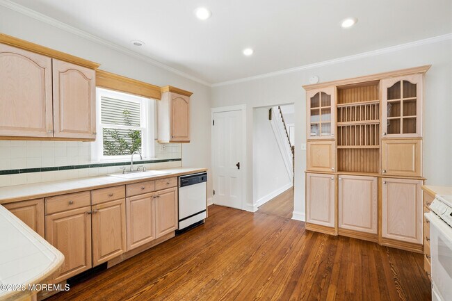 Building Photo - 638 Overton Pl