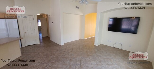 Building Photo - Starr Pass Shadows 4 bedrooms and 2 bathrooms