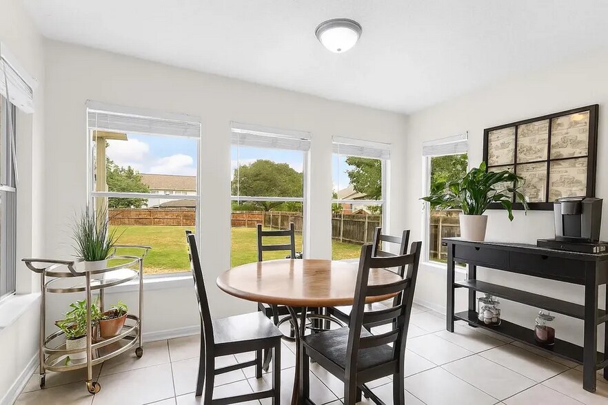 Building Photo - 2105 Zeppelin Dr