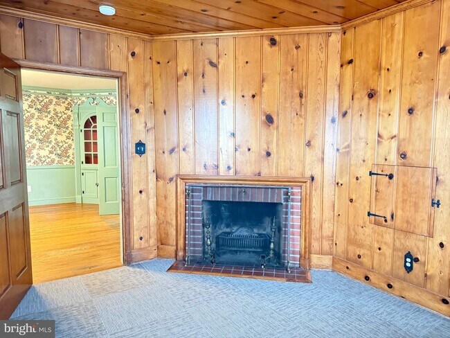 Building Photo - 118 St Marys Ave