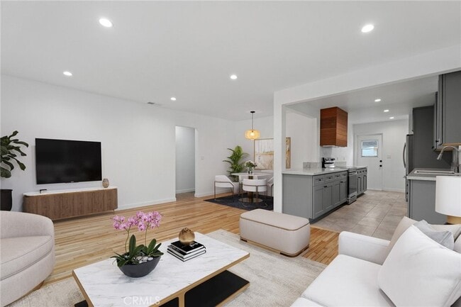 Building Photo - 14900 Doty Ave