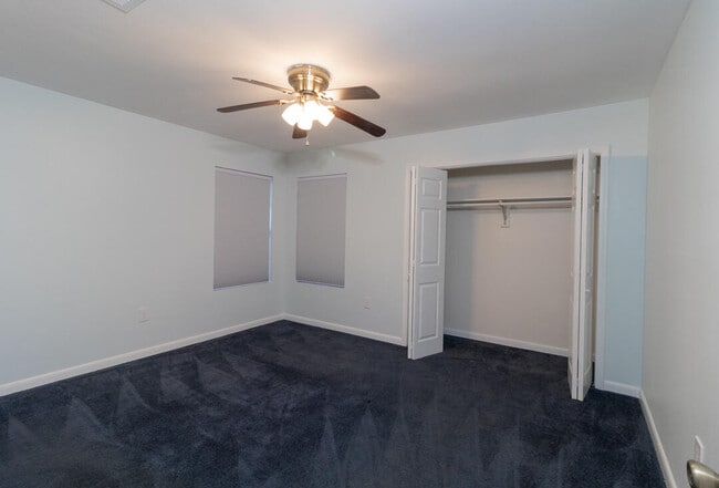 Building Photo - 206 Parkwood Cir