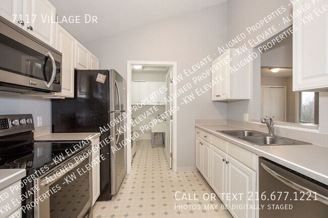 Building Photo - 7117 Village Dr