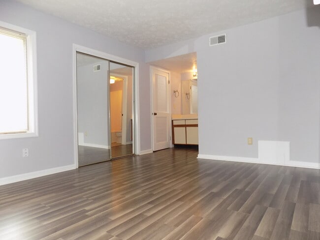 Building Photo - HAMPTON CLUB