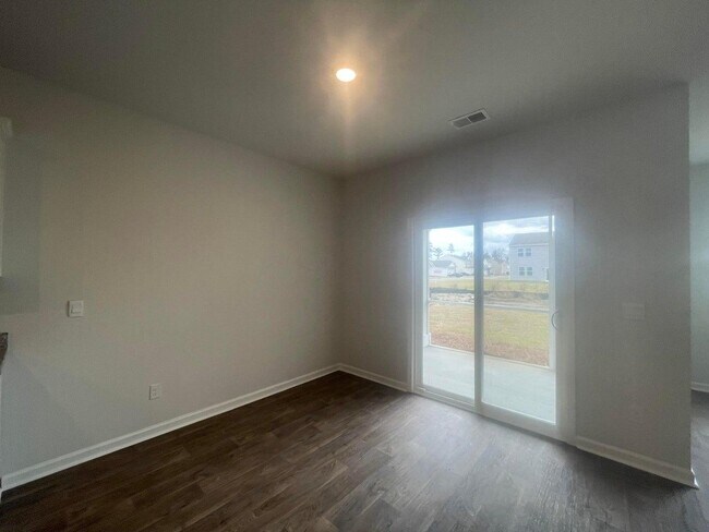 Building Photo - 206 Oakwood Blvd