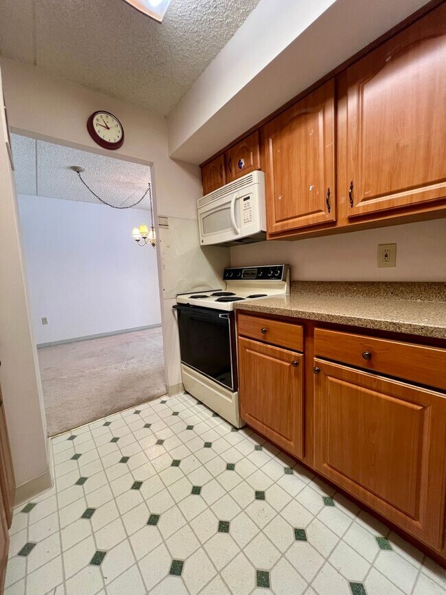 Building Photo - Gorgeous 2-Bedroom Condo at Crum Creek Valley Condominiums! Available NOW!